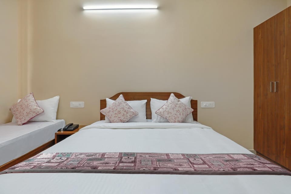 Sri Sai Grand IN Hotel in Bengaluru
