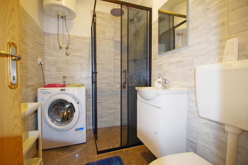 Shower, Toilet, Bathroom, washing machine