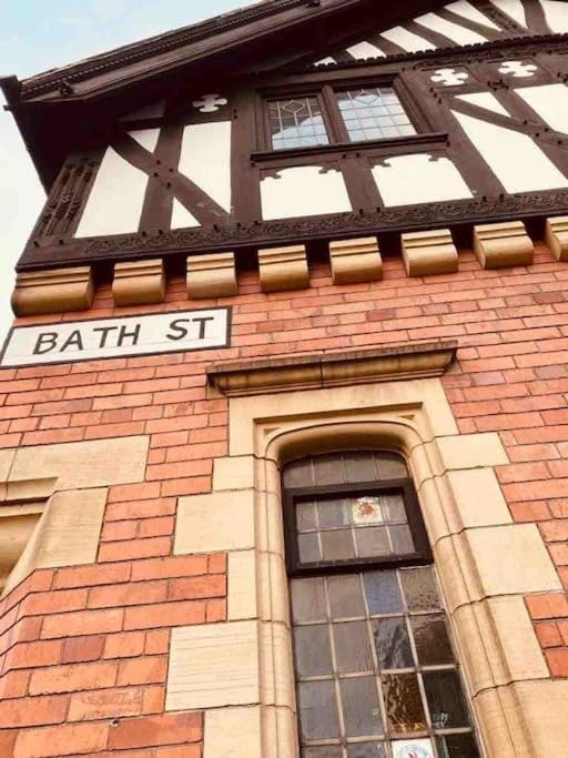 Luxury City Centre Townhouse - Sleeps 6 House in Chester
