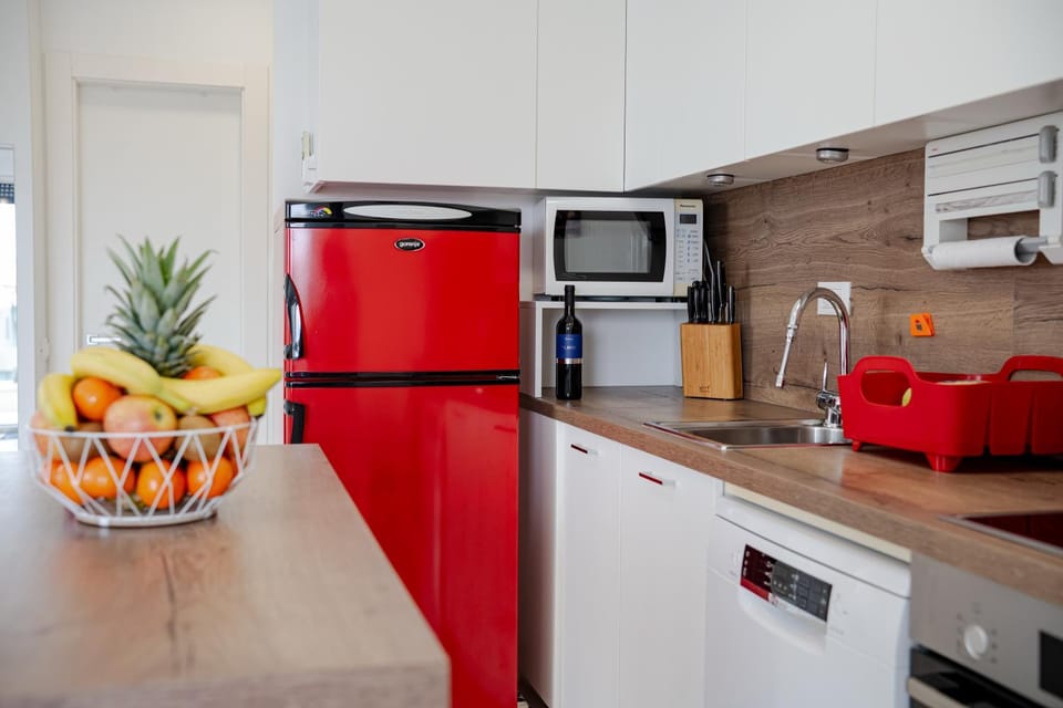Kitchen or kitchenette, Food and drinks