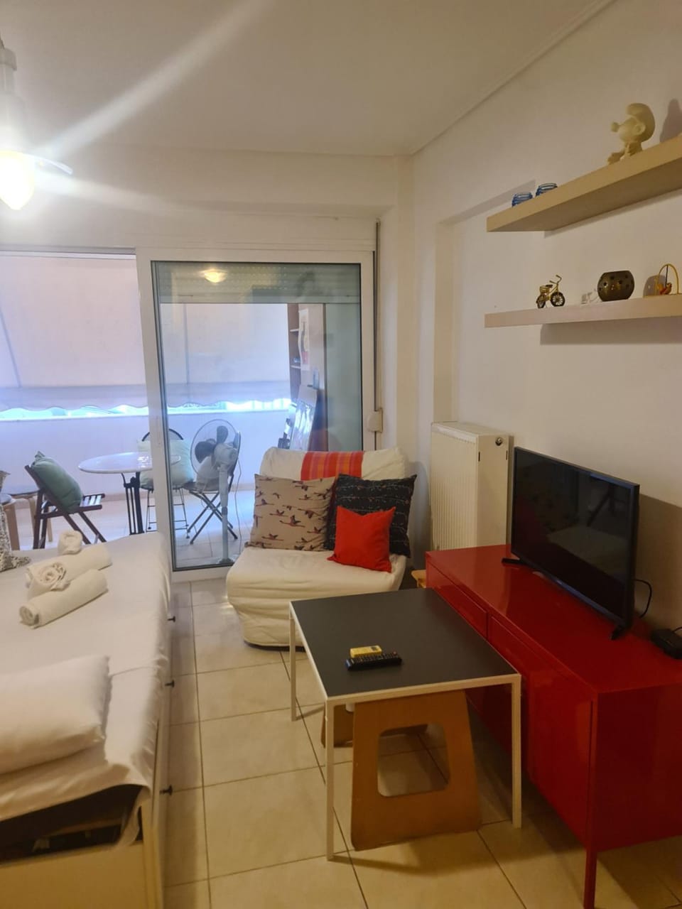 Communal lounge/ TV room, Bed, TV and multimedia, Living room, Photo of the whole room, Seating area, Bedroom