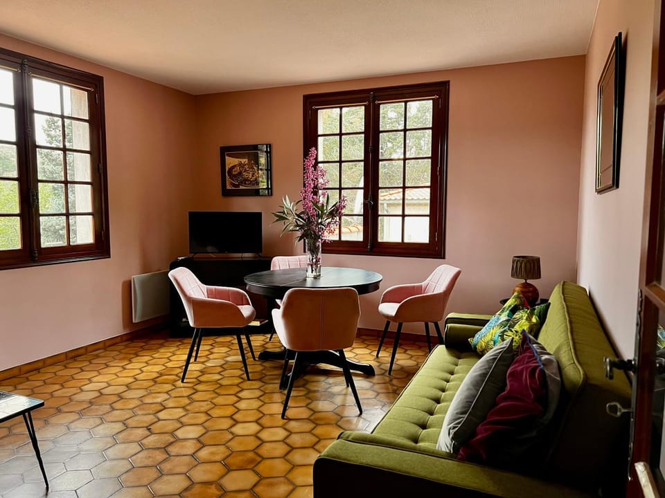 Living room, Dining area