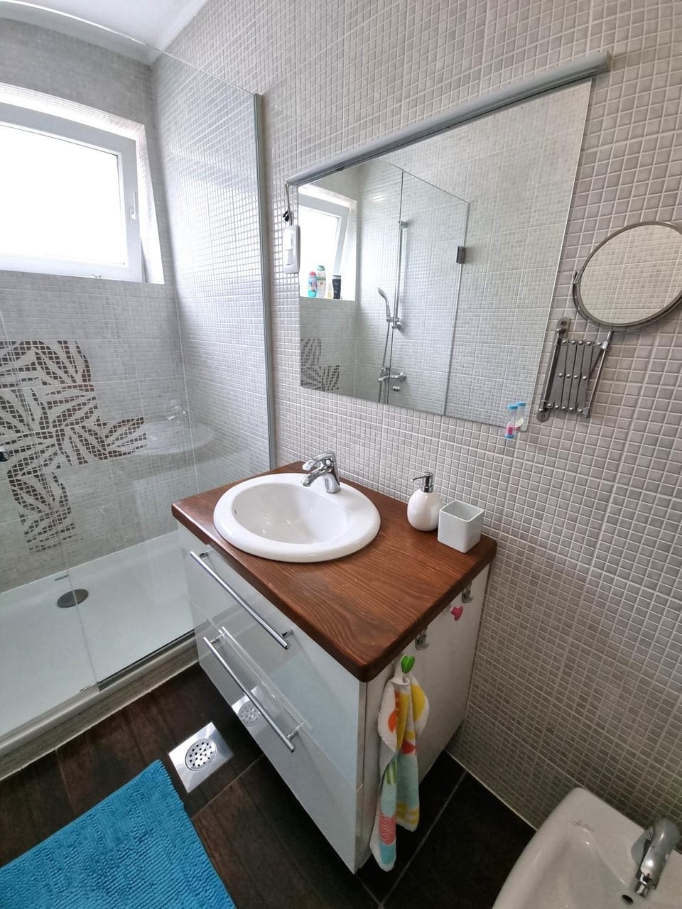 Shower, Toilet, Bathroom, Bath, towels