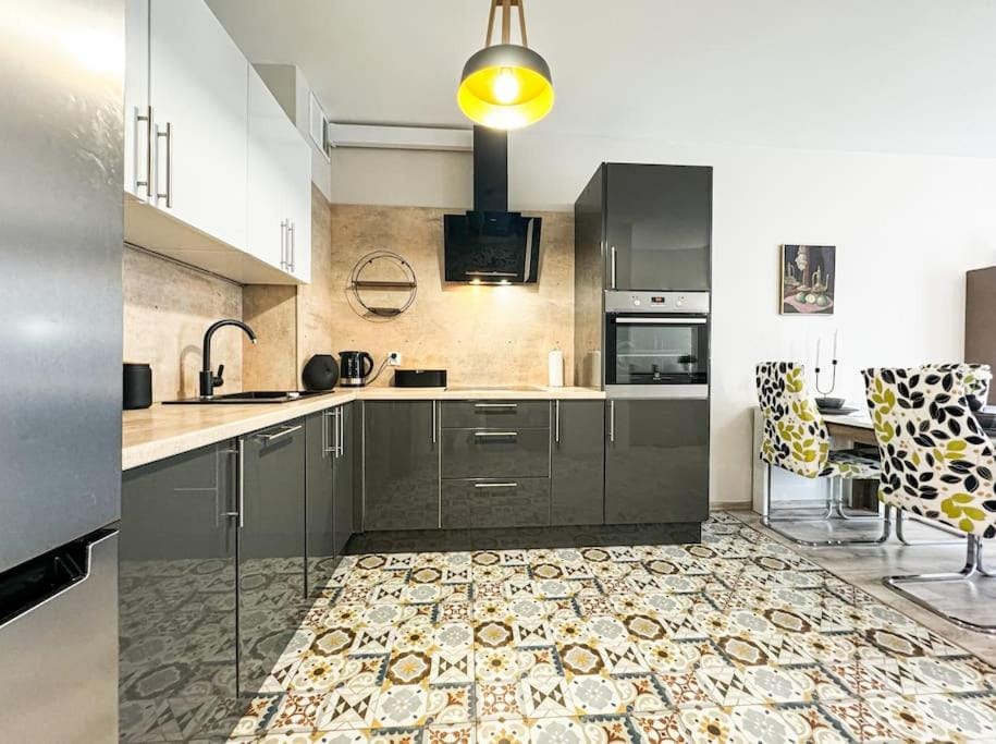 Stylish Apartment - Balcony, Church Views, Parking! Tram Apartment in Wroclaw