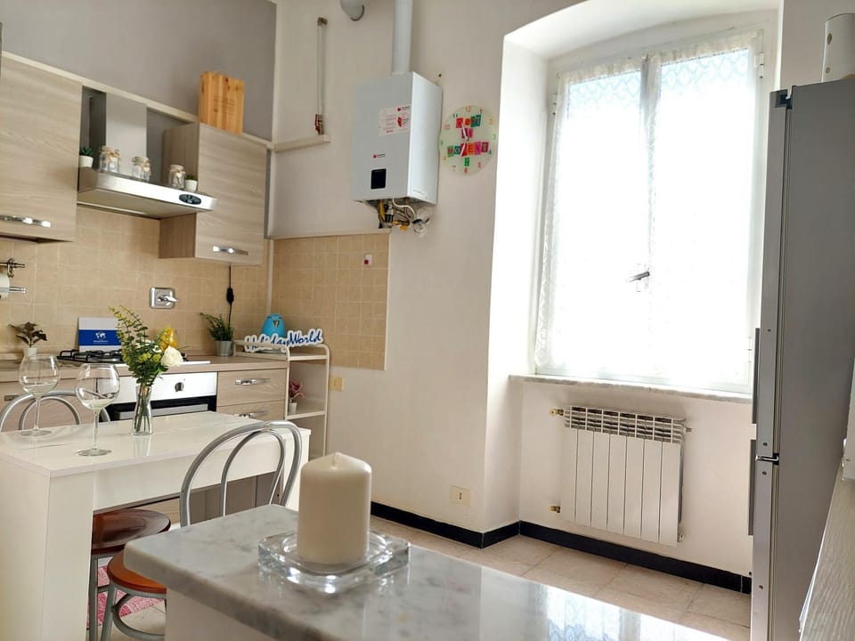 Kitchen or kitchenette, Dining area, stove