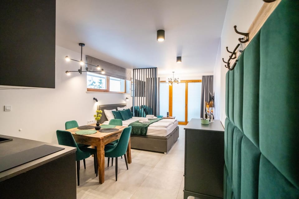 Kitchen or kitchenette, Seating area, Bedroom
