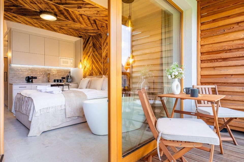Balcony/Terrace, Kitchen or kitchenette, Bedroom, Bath
