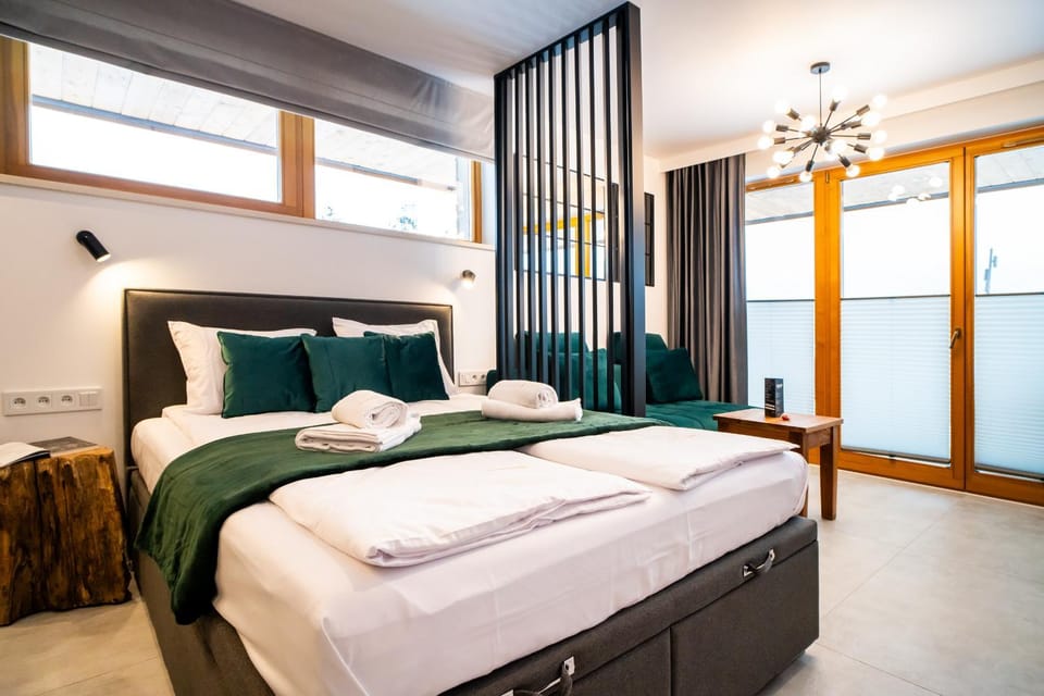 Bedroom, towels
