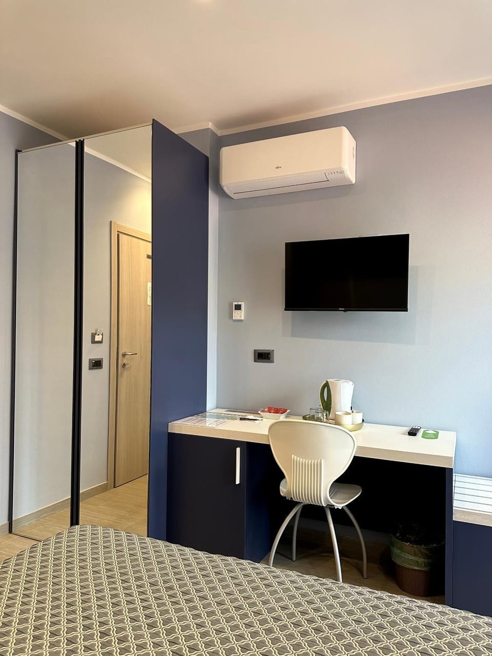 TV and multimedia, Coffee/tea facilities, Bedroom, air conditioner