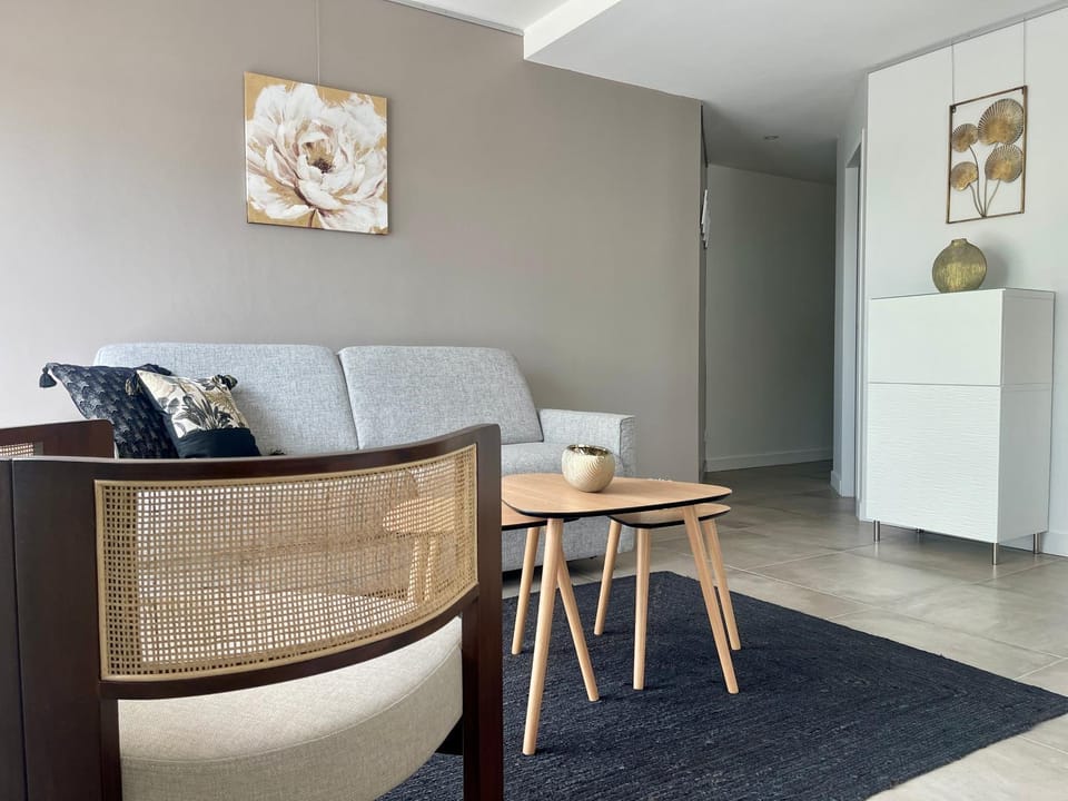 View (from property/room), Living room, Decorative detail, Seating area