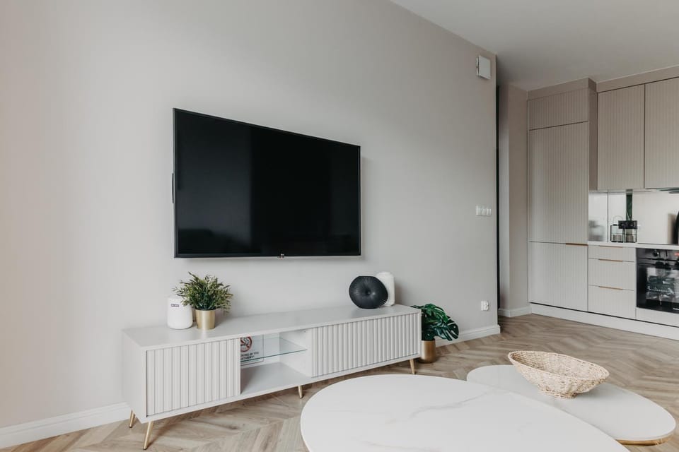 Balcony & Parking, Modern Elegant Apartment! Near Tram Apartment in Wroclaw