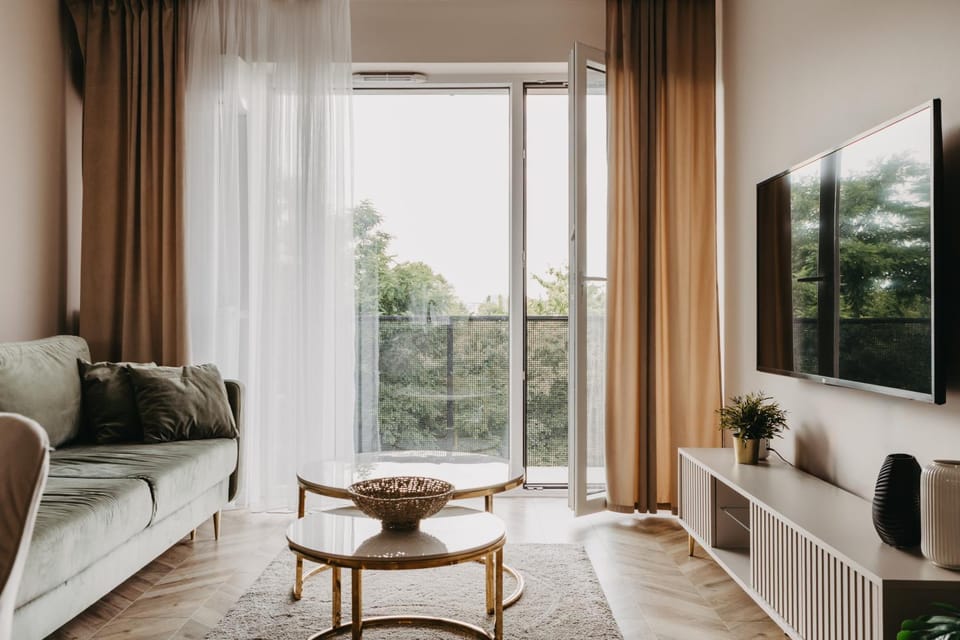 Balcony & Parking, Modern Elegant Apartment! Near Tram Apartment in Wroclaw