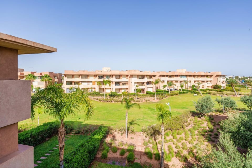 Property building, Spring, Day, Natural landscape, Garden, View (from property/room), Balcony/Terrace, Garden view