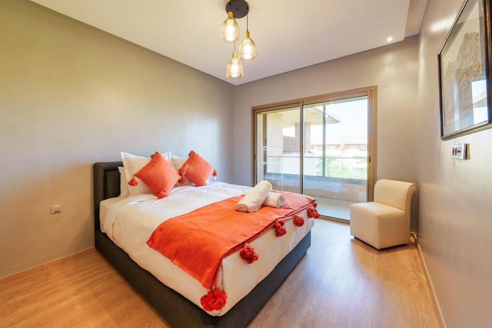 Bed, TV and multimedia, Living room, Photo of the whole room, Seating area, Bedroom
