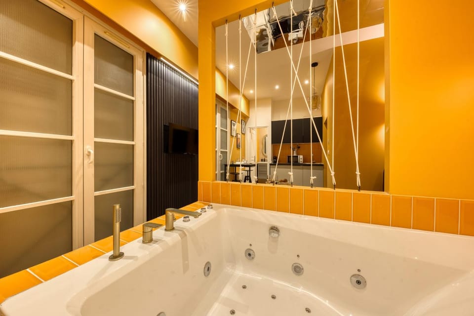 Shower, Hot Tub, Bathroom, Bath
