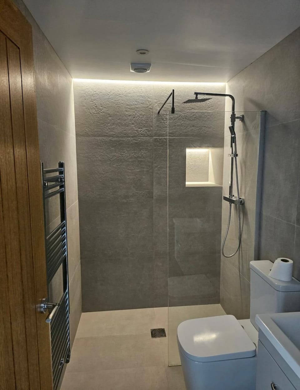 Shower, Toilet, Bathroom, towels