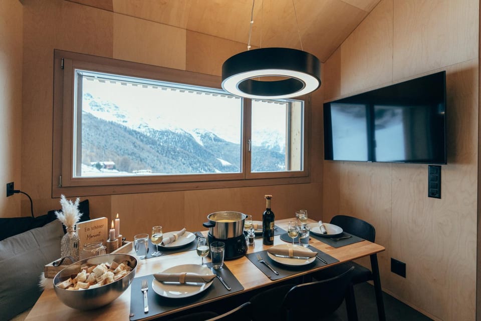 TV and multimedia, Dining area, Mountain view