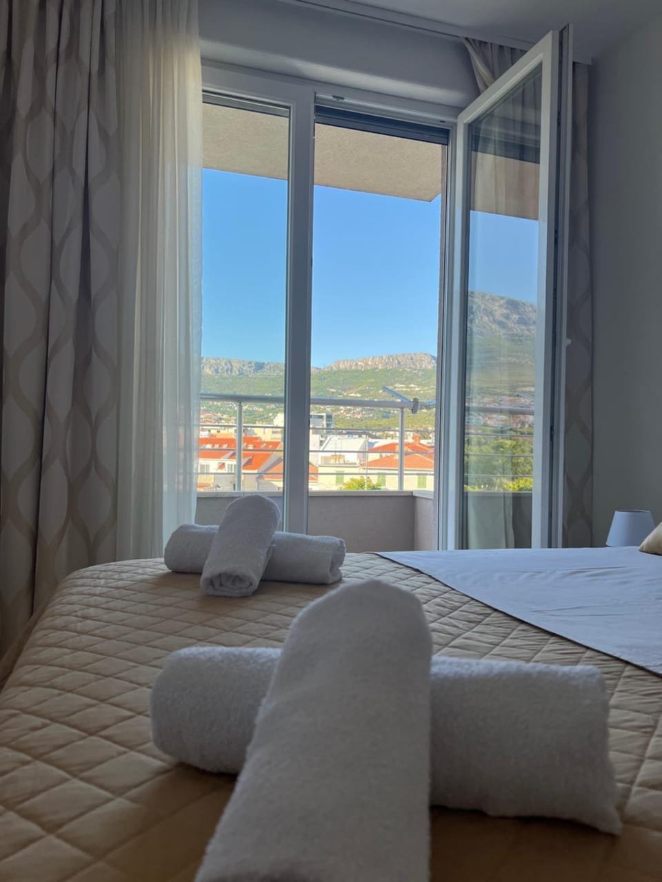 New apartment near Split with garage Apartment in Šibenik-Knin County, Croatia