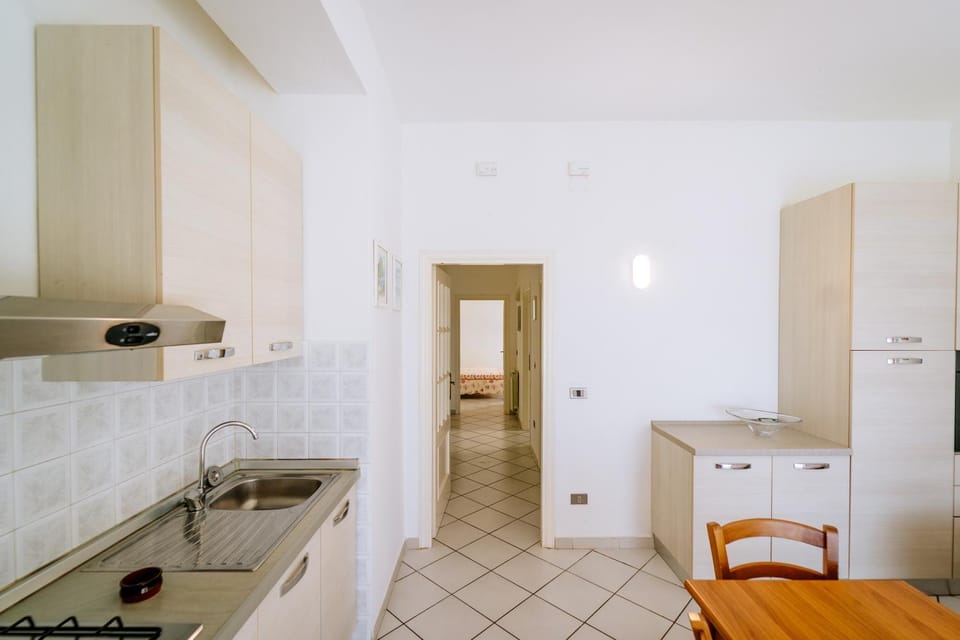 Kitchen or kitchenette, Dining area, stove