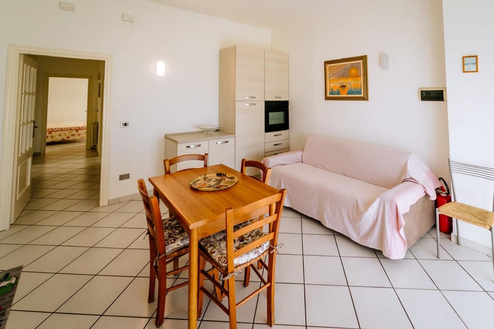 Living room, Seating area, oven