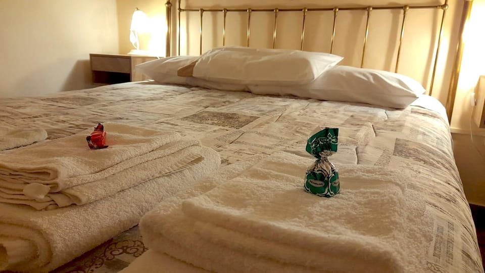 Bedroom, towels