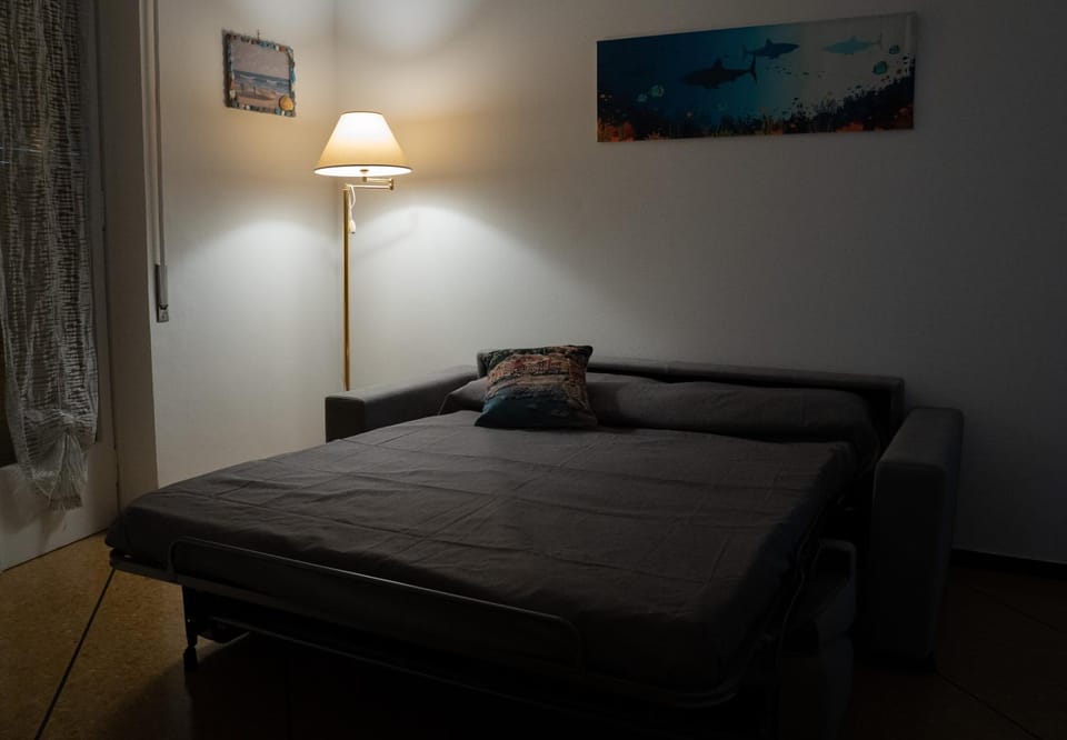 Photo of the whole room, Bedroom