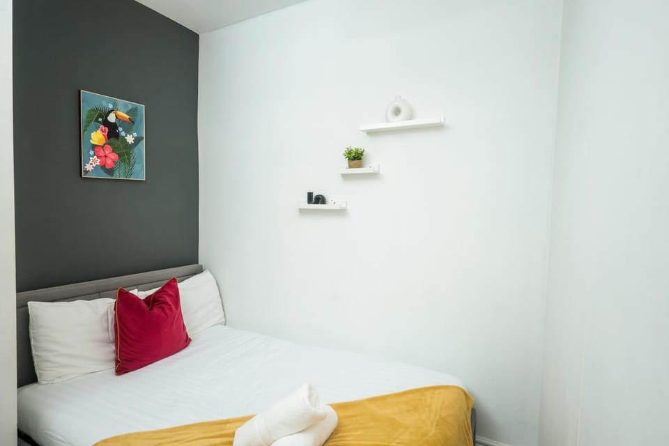 Bed, Bedroom, internet