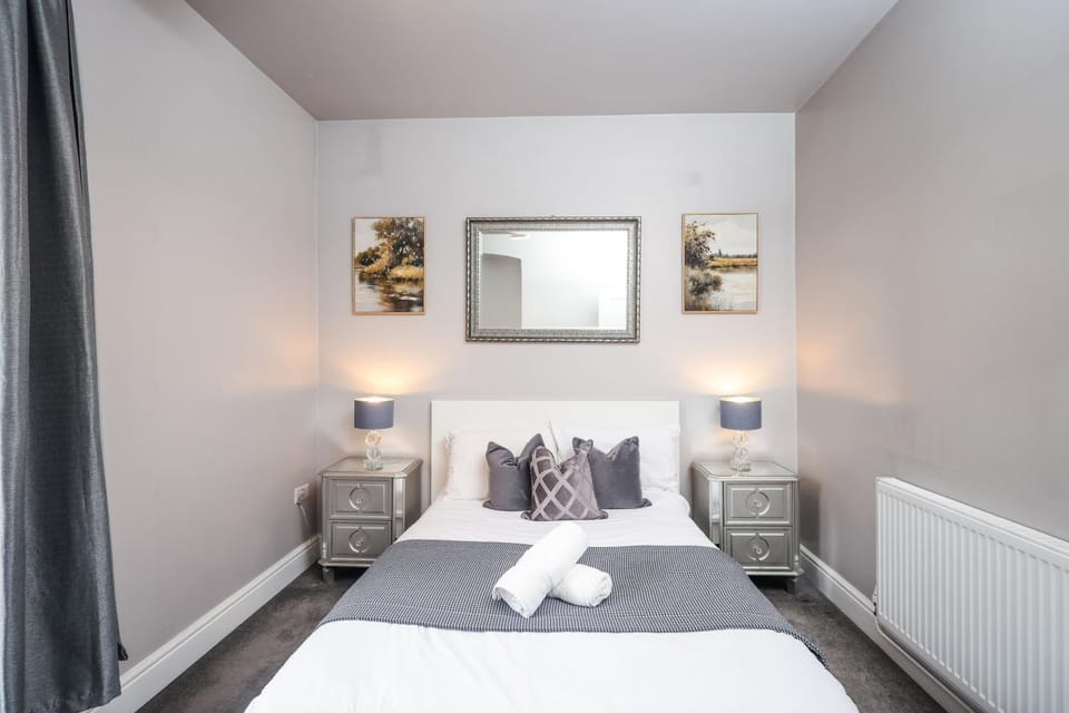 Bed, Photo of the whole room, Bedroom, internet
