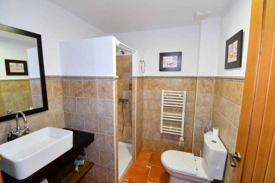 Shower, Toilet, towels