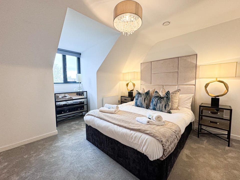 Photo of the whole room, Bedroom, towels