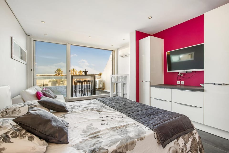 Full Moon Heliopolis Apartment in Agde