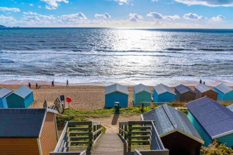 Luxury SeaWay sleeps 12, playroom/xbox Chalet in New Milton