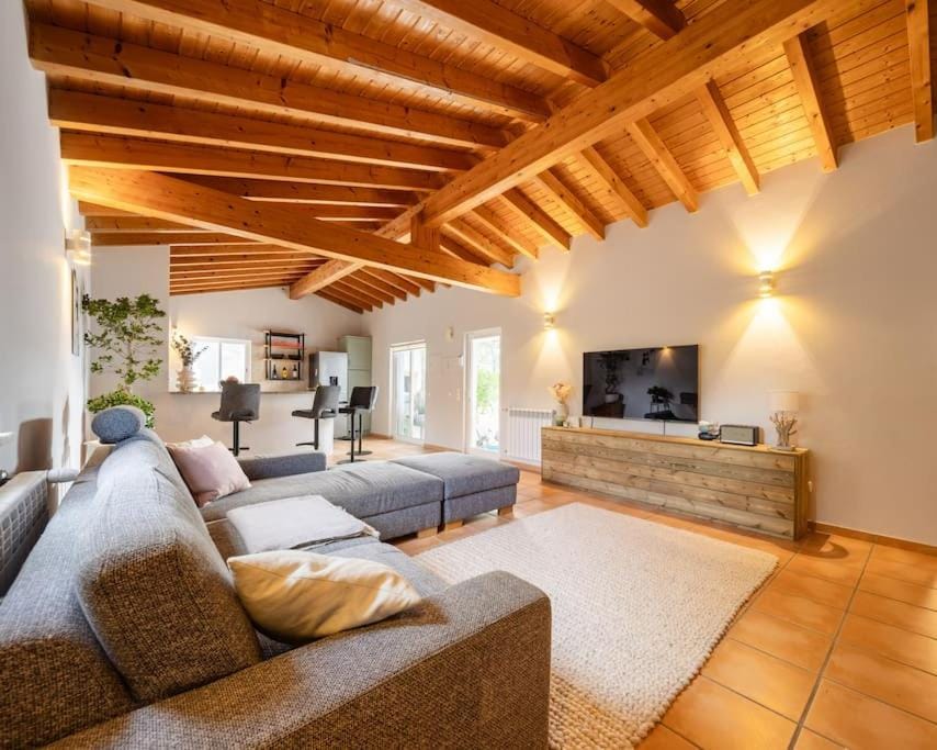 Communal lounge/ TV room, TV and multimedia, Living room, Seating area
