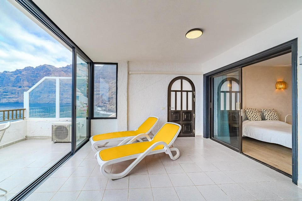 Balcony/Terrace, sunbed