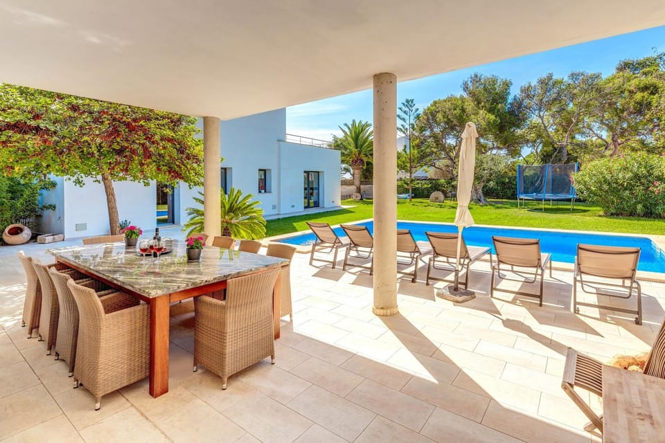 Property building, Balcony/Terrace, Living room, Swimming pool