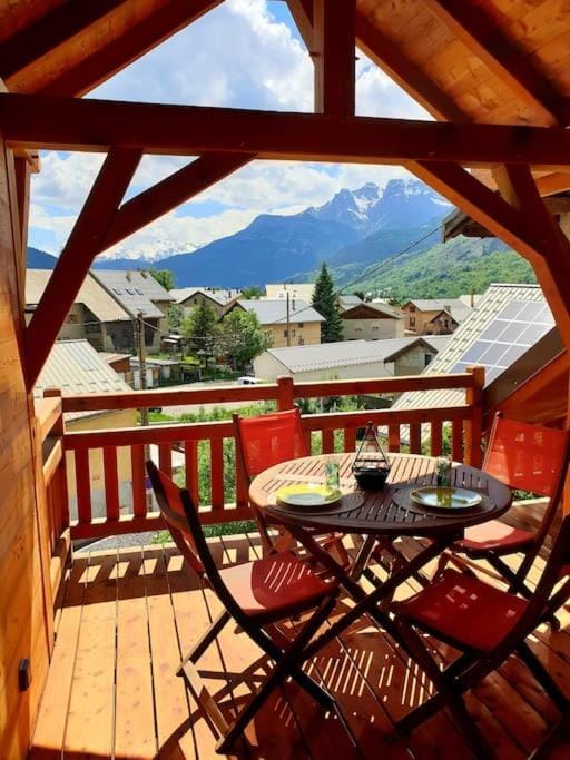 Superbe T3 Neuf avec terrasse + vue montagne Apartment in Briançon