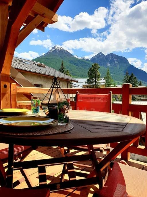 Superbe T3 Neuf avec terrasse + vue montagne Apartment in Briançon