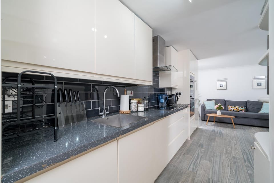 Coffee/tea facilities, Kitchen or kitchenette, Dining area, dishwasher, minibar, pet friendly, stove, toaster