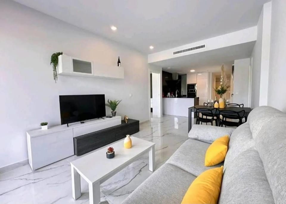 TV and multimedia, Kitchen or kitchenette, Living room, Seating area