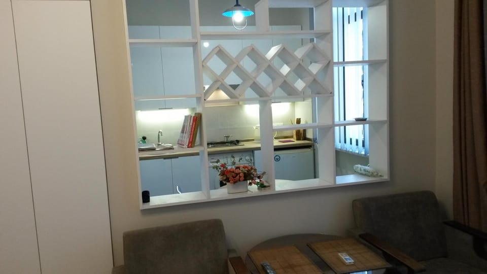 Kitchen or kitchenette, oven