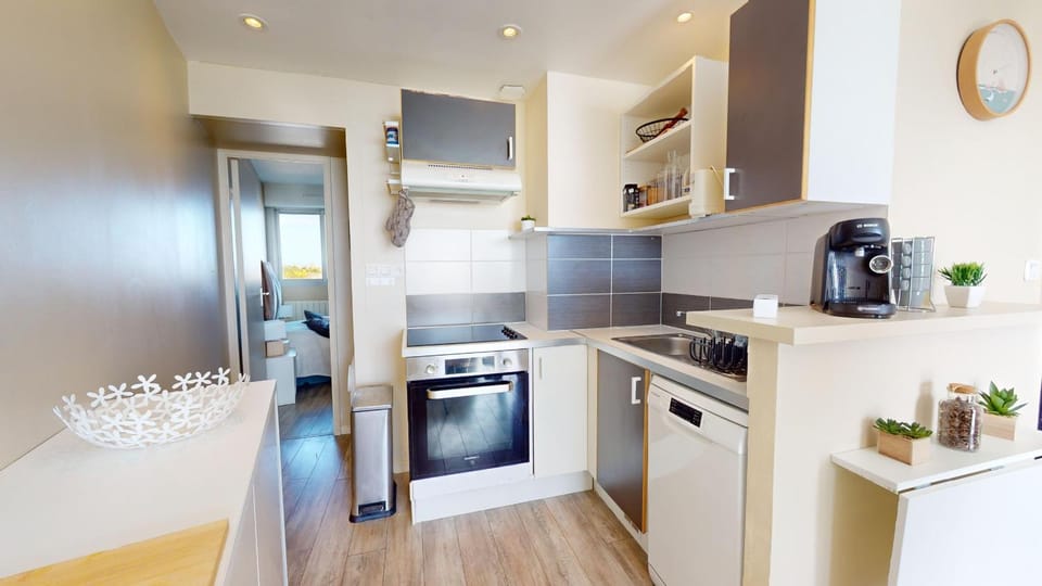 Kitchen or kitchenette