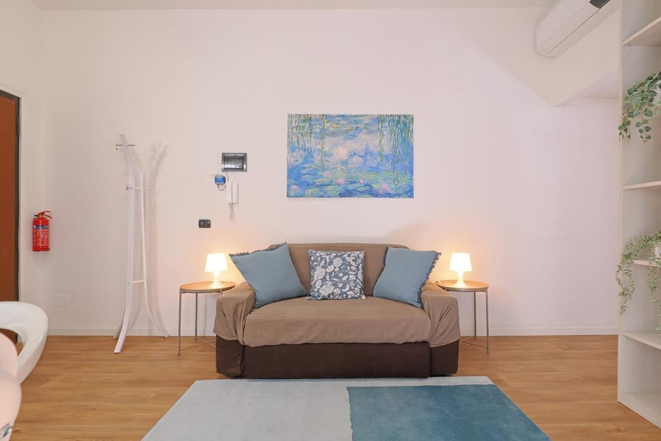 Living room, Photo of the whole room