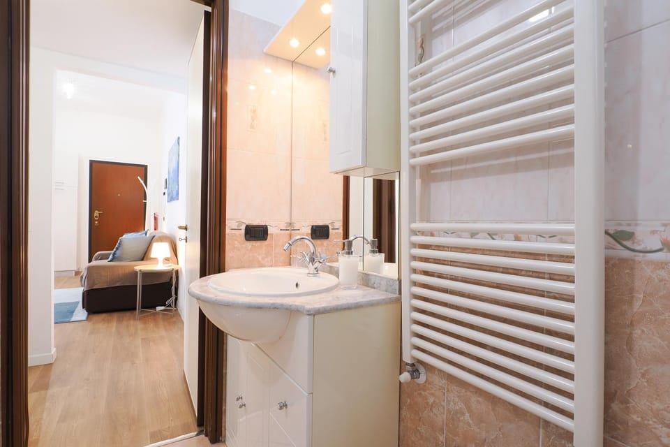Bathroom, towels