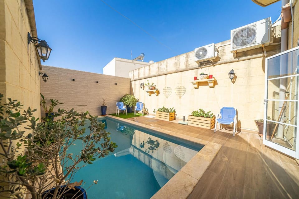 4 Bedroom Holiday Home with Private Pool House in Malta