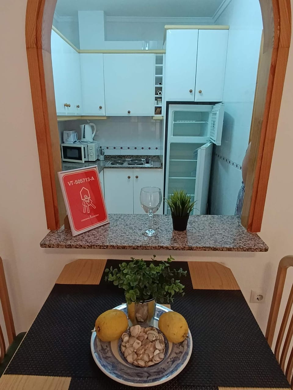Kitchen or kitchenette, Dining area, stove