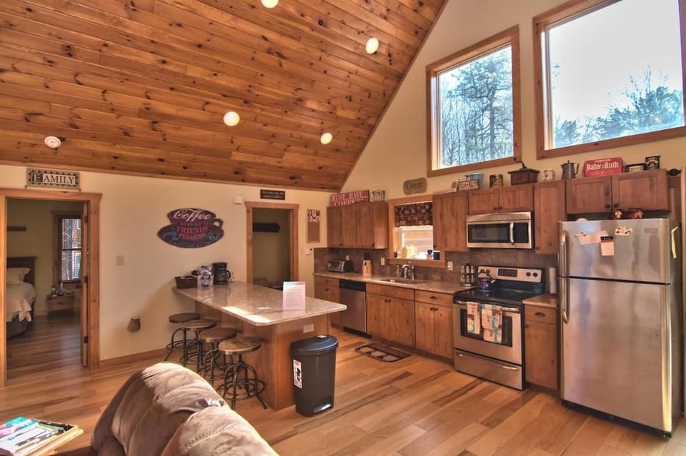 Whispering Pines Retreat House in Pocono Mountains