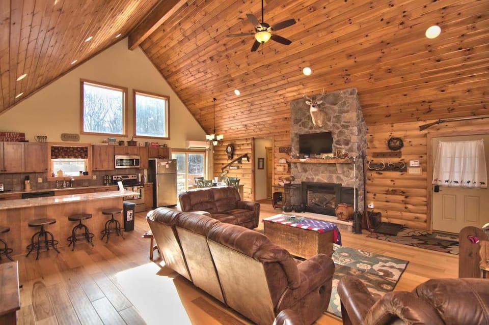 Whispering Pines Retreat House in Pocono Mountains