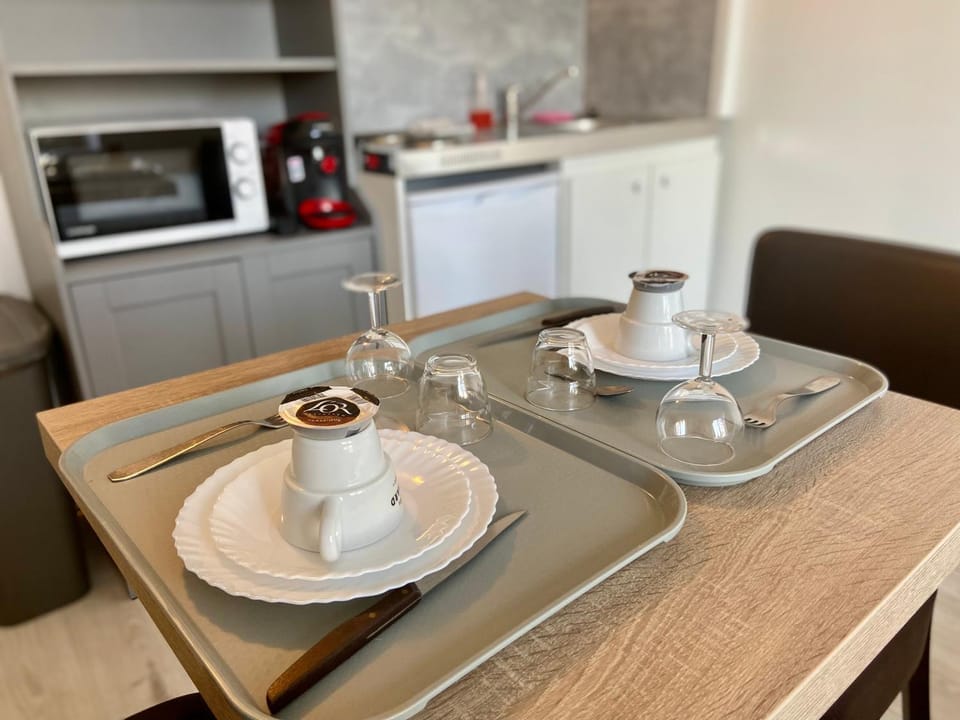 Coffee/tea facilities, Dining area, minibar