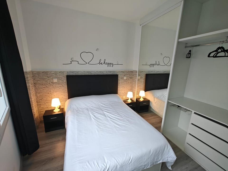 Bed, Photo of the whole room, Bedroom, wardrobe