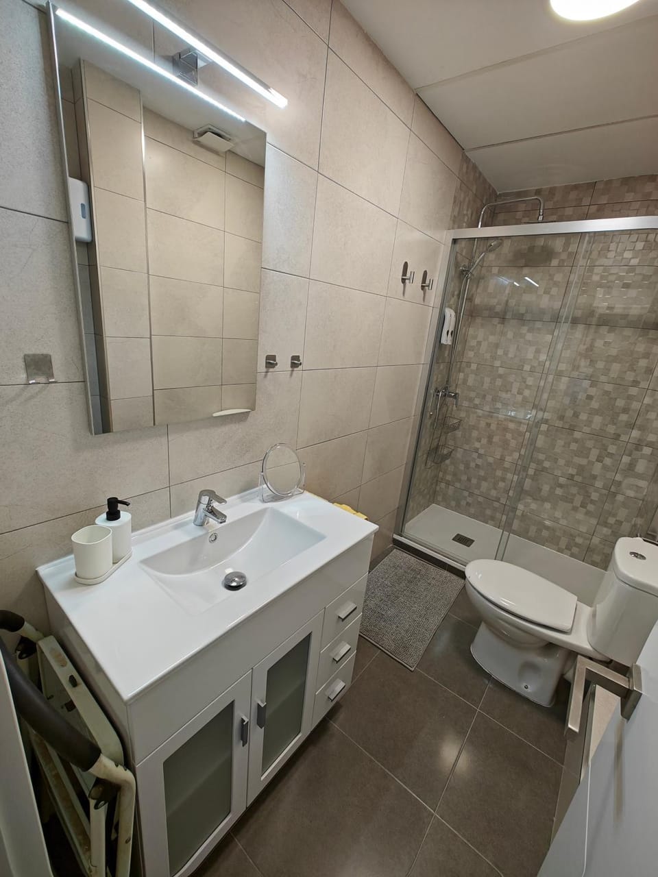 Shower, Bathroom, towels